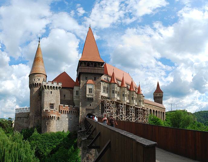 Dosya:RO HD Hunedoara castle panorama 3.jpg